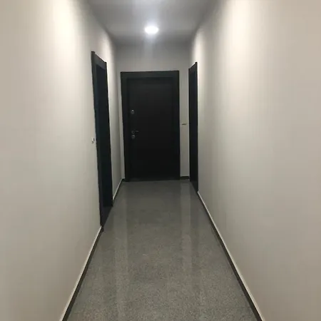 Cosy Flat With Big Balcony, Perfect Location アパート ブルガス